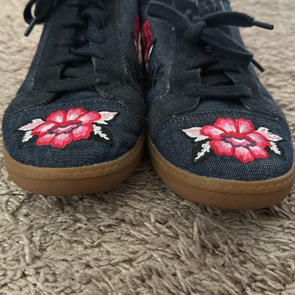 Kate Spade Everhart Floral Embroidered Denim Sneaker size 7.5 - Picture 7 of 9